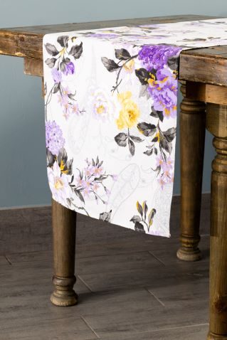 Specialty Savannah Vintage Lilac table runner